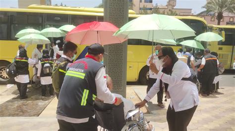 238 Jemaah Haji Indonesia Yang Sakit Ikut Safari Wukuf Dari Atas Bus