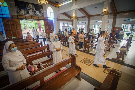 Diocese In Central Philippines Resumes Public Masses Amid Quarantine