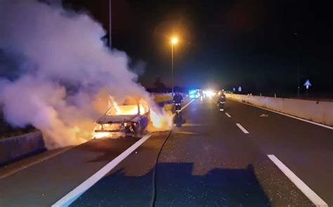 Auto Prende Fuoco Sulla Superstrada In Localit Cinelli Quinta Epoca