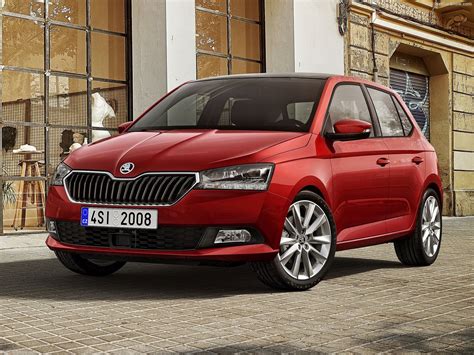 Следующее поколение Skoda Fabia показали на шпионских фото. Новинка ...