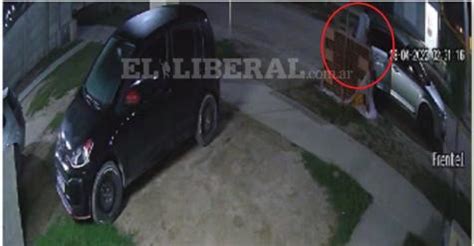 Video Rob Ladrillos De La Vereda De Una Casa Quiso Pasar