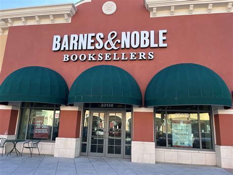 Barnes Noble To Close Relocate Within Coconut Point In Estero