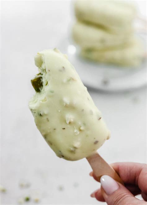 Gelati In Stecco Al Pistacchio Ricoperti Di Cioccolato Bianco Artofit