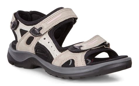 10 Best Hiking Sandals For Women With Flat Feet - Into Hike