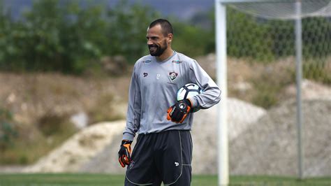 Fluminense parabeniza goleiro Diego Cavalieri pelo 39º aniversário