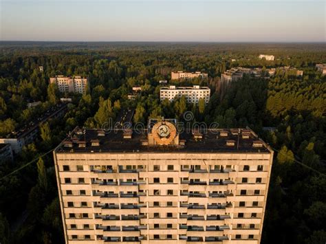 Bâtiment Communiste Dans La Ville Abandonnée De Pripyat Chernobyl Zone