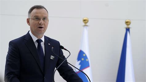 Дуда собрал военных после "прилета" неопознанного объекта из Украины ...