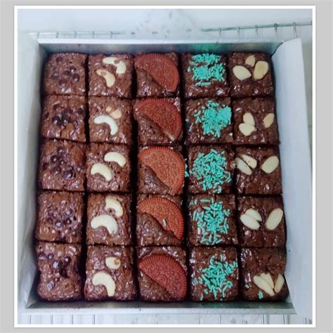 Jual Fudgy Brownies Sekat Panggang Mix Meses Topping X Free Card