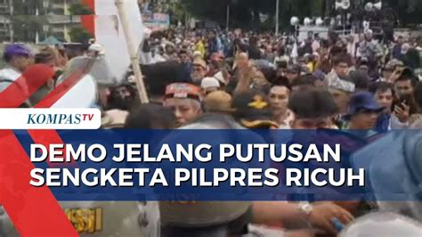 Demo Di Patung Kuda Sempat Ricuh 2 Kelompok Massa Saling Lempar Botol