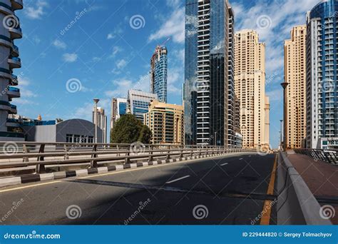 Paisagem Urbana Urbana De Dubai Durante O Dia Foto De Stock Imagem De