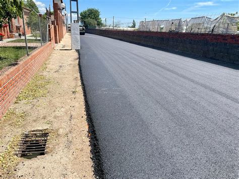 Continúan los trabajos de asfaltado en los caminos de la ciudad La