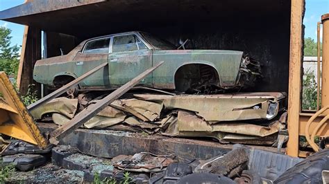 Car Crusher Crushing Cars Plymouth Roadrunner Youtube