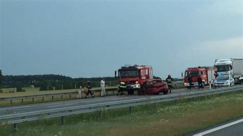 Łodzkie Wypadek na A2 Samochód uderzył w barierki Wiadomości Radio ZET