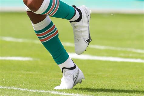 What Pros Wear: Jaylen Waddle's Nike Vapor Edge 360 Elite Cleats - What ...