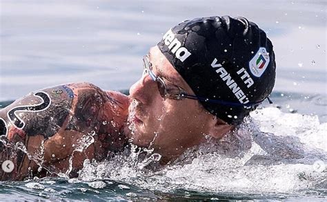 Federico Vanelli Il Campione Di Nuoto Angelo Delle Acque Salva Un