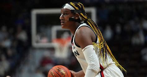 Aaliyah Edwards Becomes First Uconn Player With 20 Points 20 Rebounds