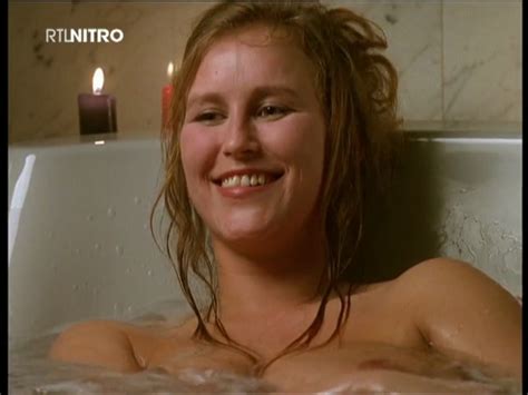 Naked Lou Lou Rhemrev in Alarm für Cobra Autobahnpolizei Bomben bei Kilometer