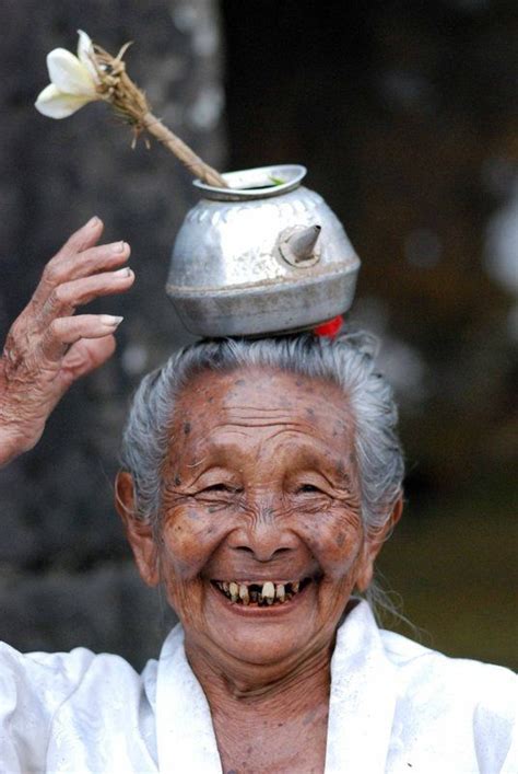 Old lady wearing a pan hat silver Indonesia | Old women, Interesting faces, Old faces