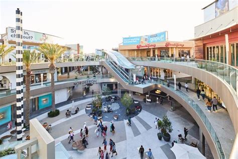 13 Best Shopping Malls In Los Angeles For A Little Retail Therapy