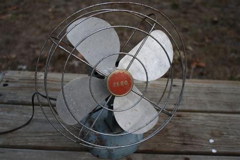 Vintage Zero Model 10498 Fan 2200 Via Etsy Fan Vintage Model