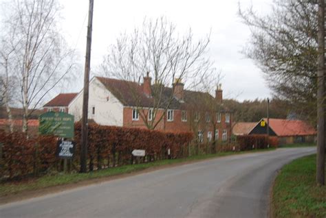 Cottages Chalk Pit Farm © N Chadwick Cc By Sa20 Geograph Britain