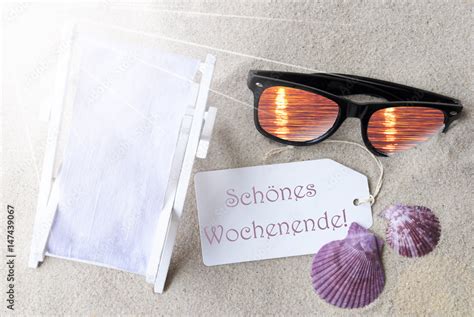 Sunny Flat Lay Summer Label Schoenes Wochenende Means Happy Weekend