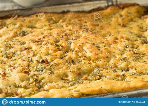 Pan De Focaccia De Ajo Y Romero Casero Imagen De Archivo Imagen De