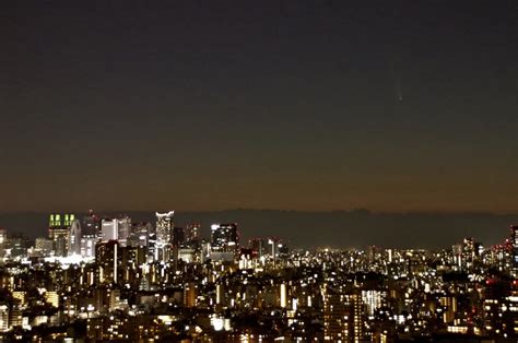 夕暮れの空に紫金山・アトラス彗星 写真特集313 毎日新聞