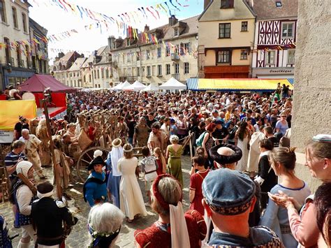 En images Près de 25 000 personnes pour la Fête médiévale de Semur en