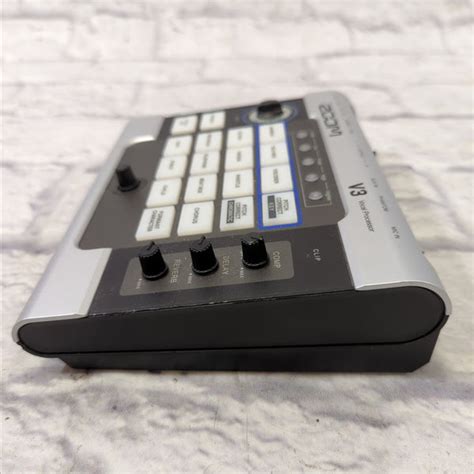 Zoom V3 Vocal Processor - Evolution Music