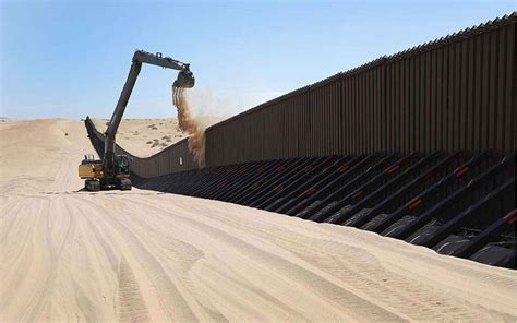 El mexicano que construye el muro en la frontera de EU con México