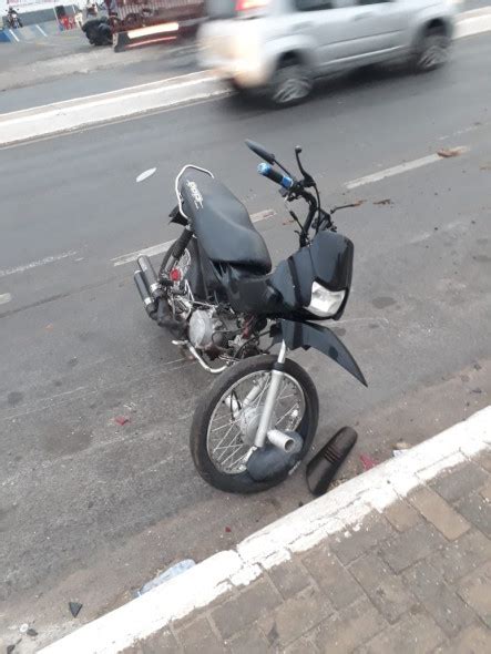 MidiaNews Motociclista colide ônibus e morre a caminho do hospital