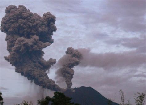 Letusan Gunung Halmahera Setinggi 600 Meter Read Id