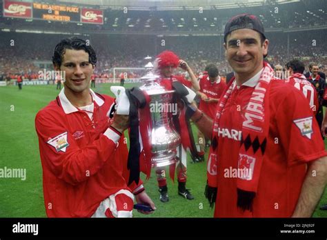 Ryan Giggs Manchester United 1994 Hi Res Stock Photography And Images