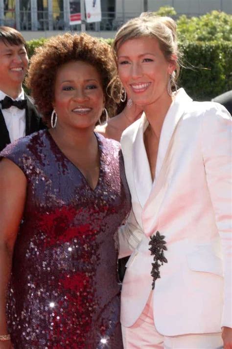 Famous Lesbian Couples List Of Celebrity Lesbian Power Couples With Pics