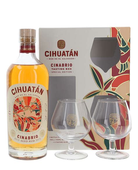 Cihuat N Years Rum Cinabrio Mit Zwei Gl Sern Whisky