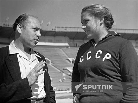 Athlete Tamara Press and coach Vitaly Alexeev | Sputnik Mediabank