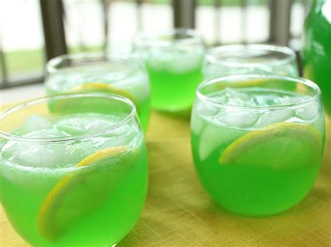 21 Easy Green Halloween Drinks That Are Non Alcoholic Six Sisters Stuff