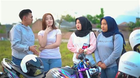 Istri Bos Muda Dibully Oleh Temannya Karena Dorong Motor Tapi Lihat