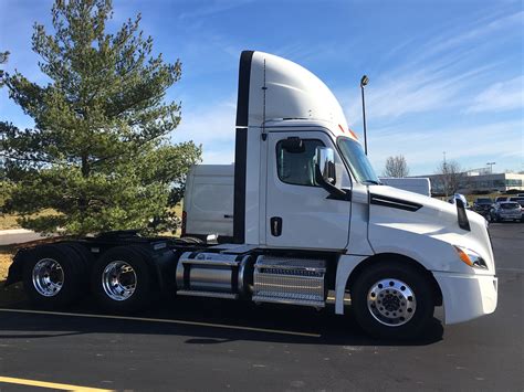 2022 Freightliner Cascadia Day Cab