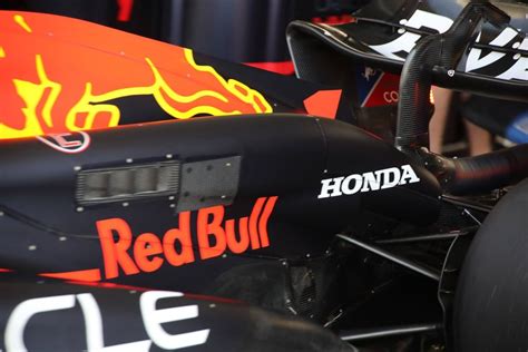 RED BULL S SIDEPOD INTRICACIES BEGIN TO EMERGE IN BAHRAIN F1 TEST