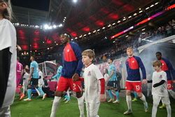 Einlaufkinder Beim Heimspiel Gegen Den Fsv Mainz Bullis Bande Rb