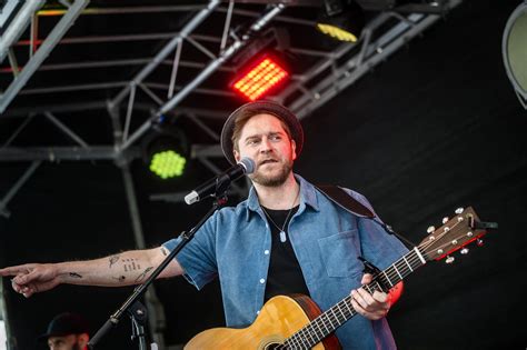 D Sseldorf Johannes Oerding Spielt Konzert Vor Hauptbahnhof