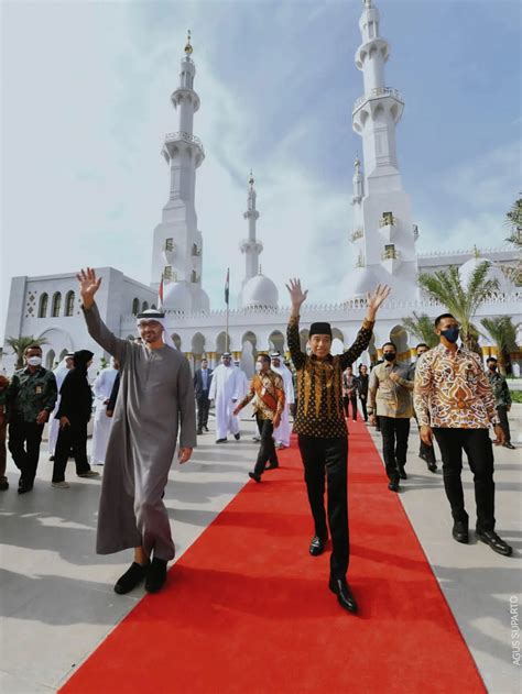 Fakta Fakta Masjid Raya Sheikh Zayed Solo Desain Hingga Lorong Penuh