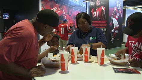 Behind Atlanta Falcons' low food prices at new stadium