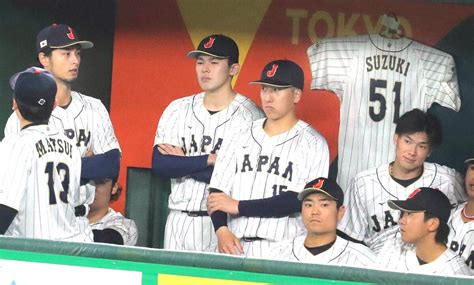 【侍ジャパン】試合前の円陣でスタッフが鈴木誠也のユニホーム掲げ「泣ける」「素敵」の声 スポーツ報知