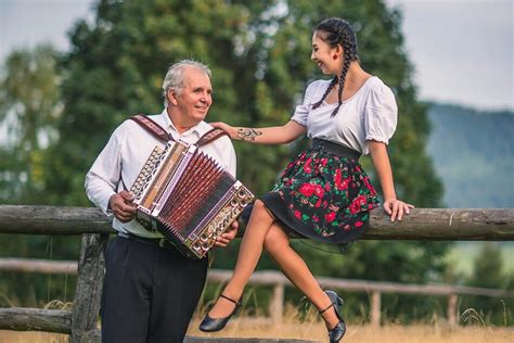 Večer s Michelinem grilování s muzikou i běžecký závod užijte si