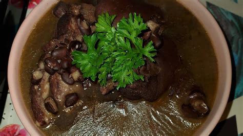 Frijoles Negros Con Patitas De Puerco Youtube