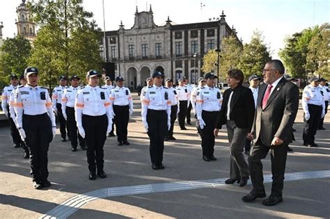 Gobernadora Delfina G Mez Lvarez Encabeza La Ceremonia De Izamiento De