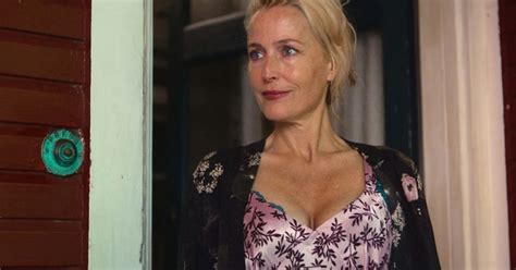 Xem phim Sex Education tôi bất giác nhớ lại 1 câu chuyện thời đi học Nếu cha mẹ cứ hồn nhiên